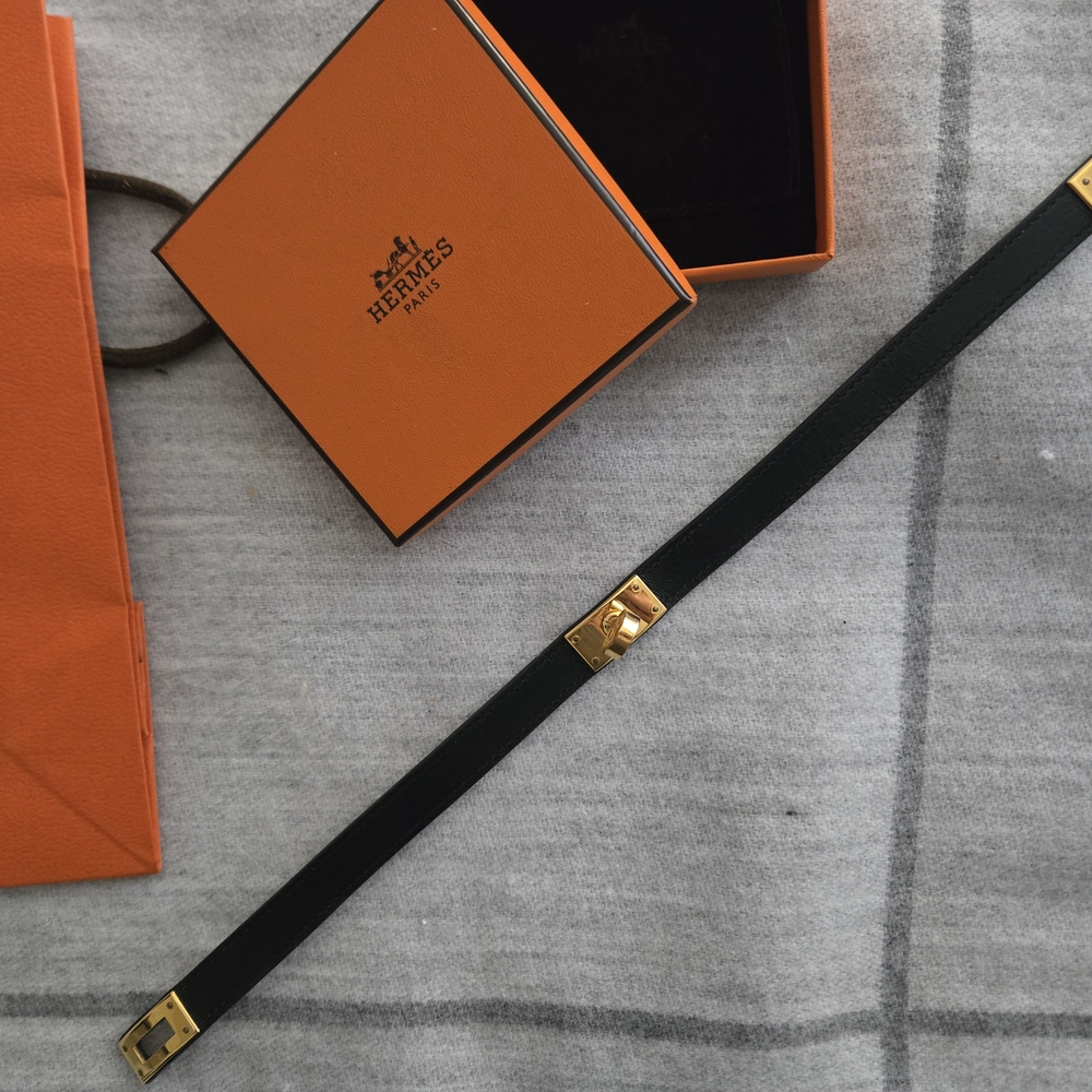Hermès Black Leather Kelly Bracelet with Gold Hardware - Picture 4 of 4